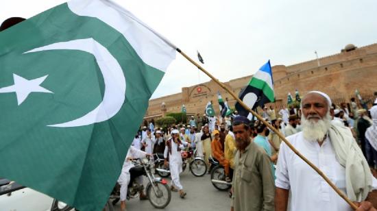Protesas de paquistaníes contra India en Peshawar, el 10 de mayo de 2025.