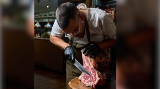 Imagen de un corte de carne en el restaurante Tributo en 2024.