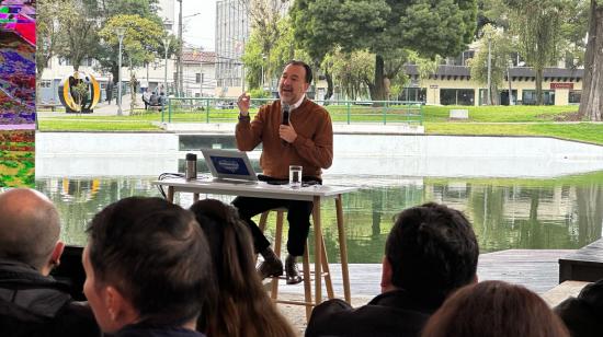 El alcalde de Quito, Pabel Muñoz, durante una cadena radial, el 26 de mayo de 2025.