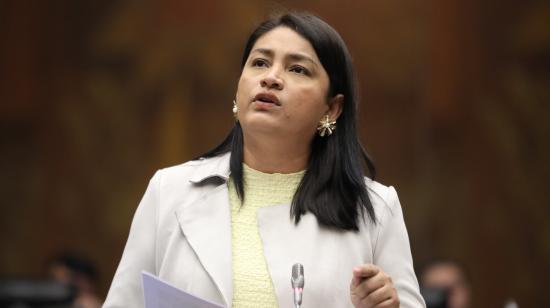 Victoria Desintonio, asambleísta de la Revolución Ciudadana, en un debate del Pleno de la Asamblea, el 21 de abril de 2025.