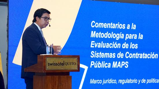 El secretario Jurídico de la Presidencia, Stalin Andino, quien redactó la reforma al Sistema de Contratación Pública, en un evento con funcionarios del Sercop, en junio de 2024.
