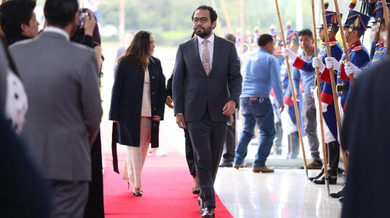 El exministro de Salud, Edgar José Lama, cuando ingresaba a la Asamblea en la posesión presidencial de Daniel Noboa, 24 de mayo de 2025.