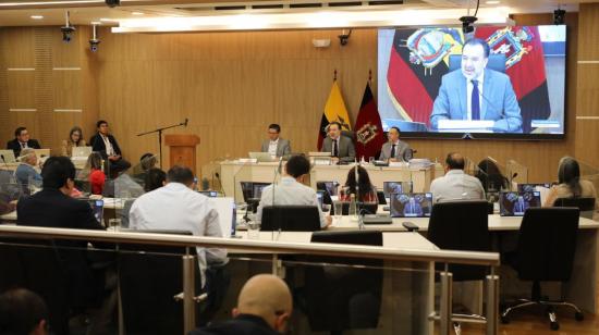 El alcalde de Quito, Pabel Muñoz, y varios concejales, durante la sesión del Concejo Metropolitano del 3 de junio de 2025.