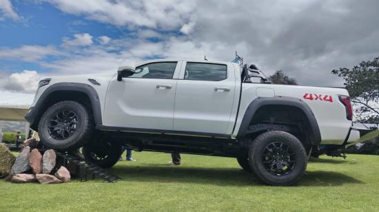 Camioneta a diésel híbrida marca Foton, de la empresa Tunland, importada por Automotores y Anexos.