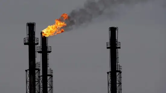 Imagen de referencia de una refinería de gas y petróleo, 17 de junio de 2025.