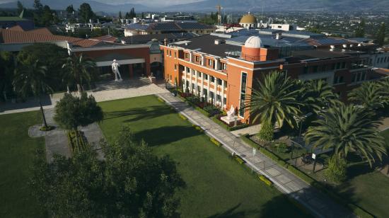 Vista aérea del campus de la Universidad San Francisco de Quito (USFQ).