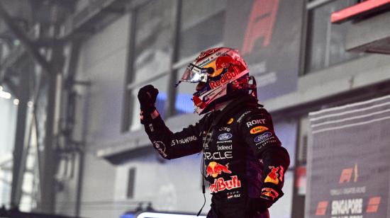 Max Verstappen festeja su triunfo en el Gran Premio de Singapur de Fórmula 1, el 11 de octubre de 2026.