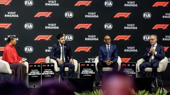 Mohammed Ben Sulayem, el presidente de Ruanda Paul Kagame y el CEO de la Fórmula 1 en un panel sobre el nuevo GP de Ruanda.