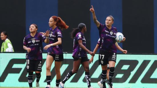 Jugadoras de Dragonas IDV celebran el gol en el partido frente a Belgrano de Argentina, por la Fecha 1 de la fase de grupos de la Copa libertadores, el 15 de octubre de 2026.