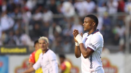 El jugador de Liga de Quito, Yerlin Quiñónez, reaccionad en el partido frente a Aucas el sábado 17 de octubre de 2026.