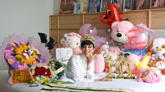 Shyare Andrade con todos los regalos y premios que recibió tras el Miss Grand International, 18 de octubre de 2026.