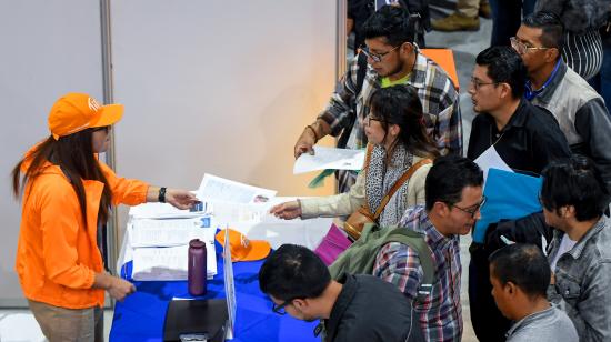 Fotografía de archivo de una feria de empleo organizada por ConQuito en julio de 2025.