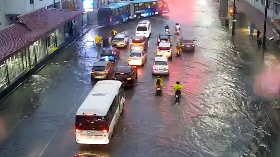 Imagen de las inundaciones por las lluvias en Guayaquil, 19 de octubre de 2026.