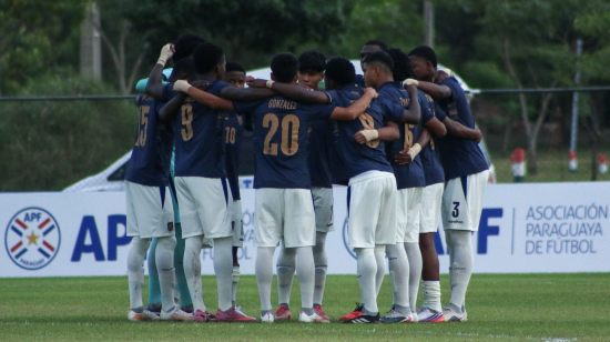 Jugadores de la selección Sub 15 de Ecuador, durante un partido amistoso, el 11 de octubre de 2026.