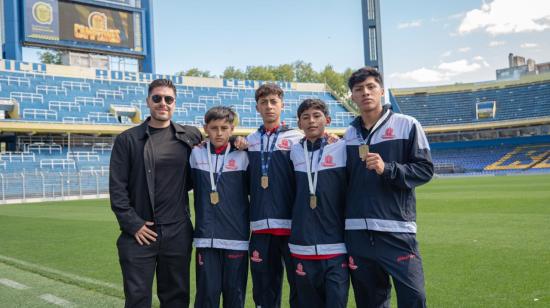 Jóvenes futbolistas riobambeños en el estadio Gigante de Arroyito (Rosario Central) en Rosario , Argentina.