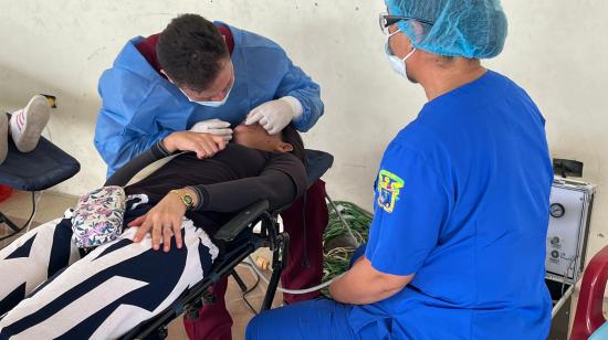 Personal médico del Ejército participa en una brigada de salud en Sucumbíos, en marzo de 2025.