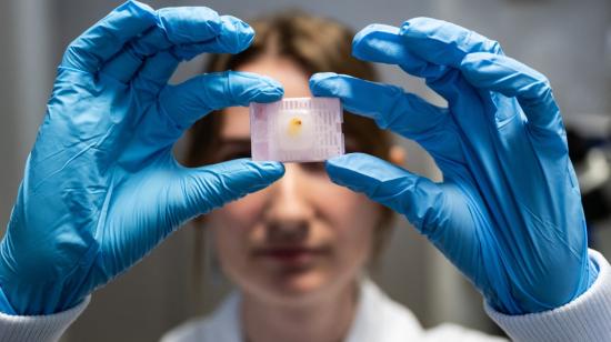 Imagen referencial de un laboratorio científico en Francia, en octubre de 2026.