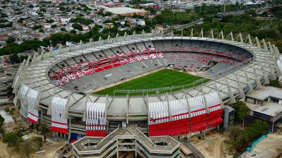 Fotografía aérea del 8 de octubre de 2026 que muestra el estadio Metropolitano Roberto Meléndez en la etapa final de su remodelación.