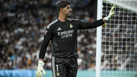 El portero del Real Madrid, Thibaut Courtois, durante el partido de LaLiga de fútbol que Real Madrid y Villarreal CF, el 10 de octubre de 2026.