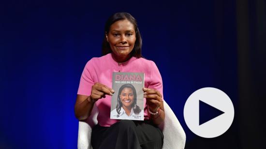 Diana Salazar, exfiscal general del Estado, con su libro el 20 de octubre de 2026