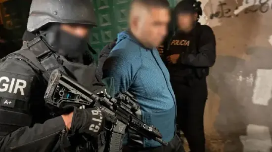 Imagen de archivo captura de alias 'Gordo Arturo', cabecilla de Los Lobos en Quito, 21 de octubre de 2026.