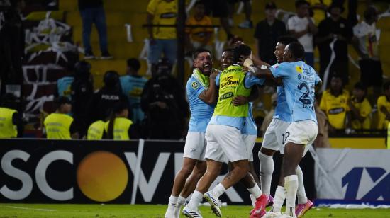 Los jugadores de Universidad Católica celebran un gol ante Barcelona SC en la Fecha 3 del hexagonal final, el domingo 18 de octubre de 2026.