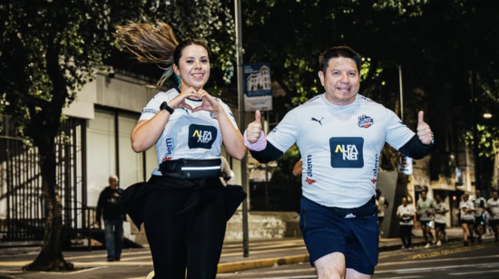 Imagen de referencia de dos personas corriendo en la carrera Liga 10K, 28 de septiembre de 2026.