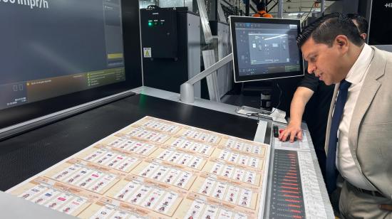 El 19 de octubre de 2026 el Consejo Nacional Electoral recorrió las instalaciones de Instituto Geográfico Militar para ver el avance en la impresión de papeletas.