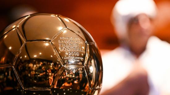 El Balón de Oro durante un evento de Ronaldinho el pasado mes de junio de 2026.