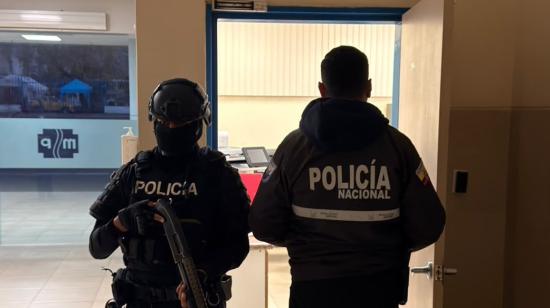 El viernes 23 de octubre de 2026, la Fiscalía General del Estado y la Policía Nacional lideraron allanamientos en el Hospital de Ambato y dos domicilios en una investigación por el delito por presunta concusión.