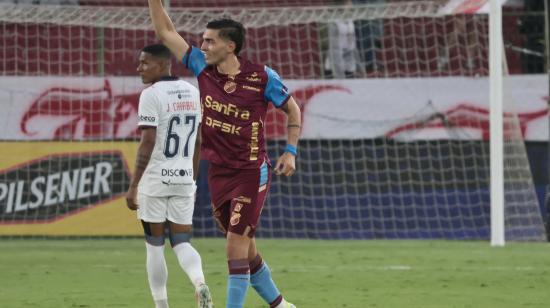 Franco Posse, de Macará, festeja un gol ante Liga de Quito en el estadio Rodrigo Paz Delgado, el 24 de octubre de 2026.