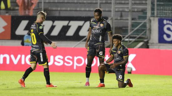 Luis Cano Quintana marca el cuarto gol de Barcelona SC, pero 'frota la lámpara' de Damián Díaz, el 25 de octubre de 2026.