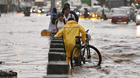 Inundaciones por intensas lluvias en Guayaquil, Guayas, Ecuador, 26 de octubre de 2026.