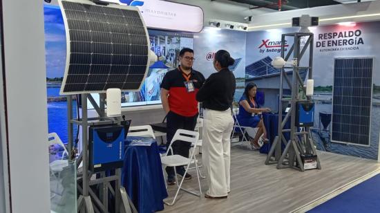 Mayorista de sistemas fotovoltaicos con batería expone en feria Aquaexpo 2026.