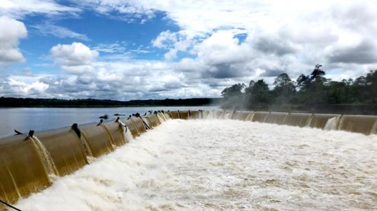 Vista del embalse Daule-Peripa, que abastece a la central hidroeléctrica Marcel Laniado, en Guayas.