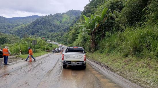 La vía Alóag-Santo Domingo registró un nuevo deslizamiento de tierra el 28 de octubre de 2026 en medio de lluvias intensas.
