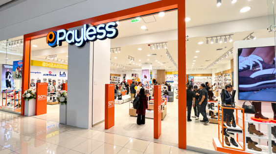 Tienda Payless renovada en Quicentro Sur.