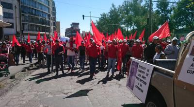 Un grupo de trabajadores durante la marcha del 1 de mayo de 2019, en Quito.