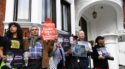Este lunes 20 de mayo varios activistas pro Wikileaks llegaron a la Embajada ecuatoriana en Londres. 