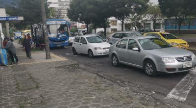 Archivo. Imagen referencial del tráfico en Quito.