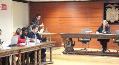 La jueza Daniella Camacho (izquierda) y la fiscal general Diana Salazar (derecha, al centro) durante la audiencia de formulaciónd e cargos contra Alexis Mera y María de los Ángeles Duarte.