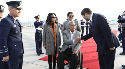 El presidente Lenín Moreno y su esposa, Rocío González, a su llegada a Santiago de Chile, el 5 de junio del 2019.