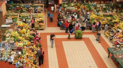 Vista general de uno de los mercados de Ambato.