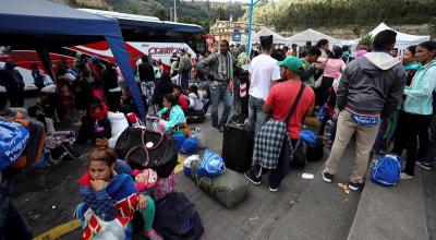 Autoridades advirtieron  de un aumento del flujo de migrantes venezolanos en el puente de Rumichaca.