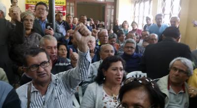 Los maestros jubilados anuncian una huelga de hambre para reclamar al ministerio de Finanzas el pago en efectivo de sus pensiones.