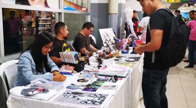 En la Feria Sekai, el público encuentra dibujos de jóvenes artistas y esculturas de súper héroes desde USD 20 en adelante. 