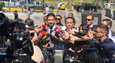 Fernando Balda habla con periodistas tras presentar a denuncia en la Fiscalía.