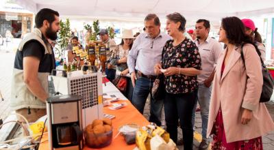 Imagen de una feria de productores en Loja. 