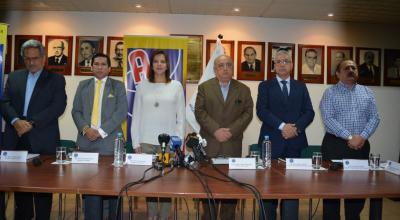 La ministra María Paula Romo participó de un conversatorio con los directivos de AER en Guayaquil. 