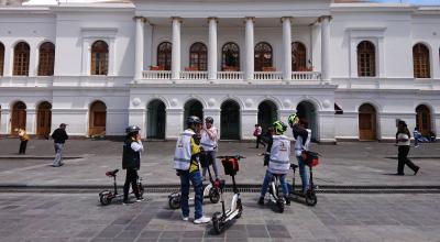 Existen paseos turísticos por Quito en scooter eléctricos